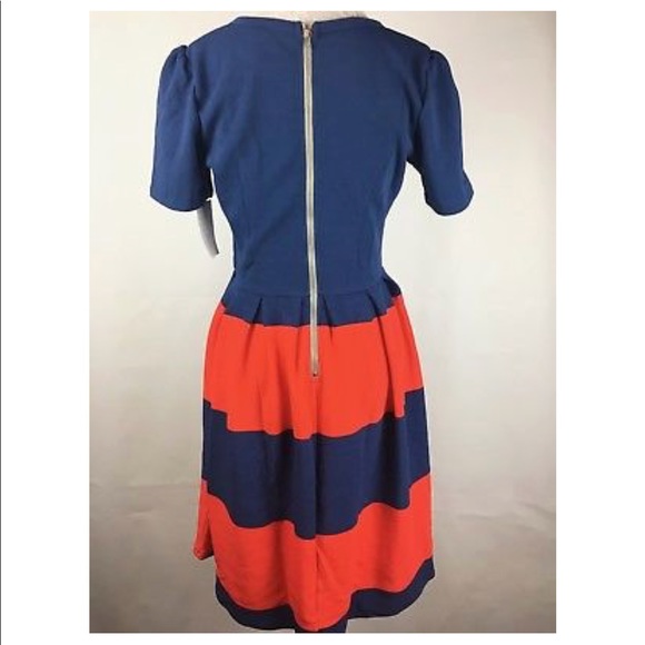 LulaRoe Amelia M - Picture 4 of 6